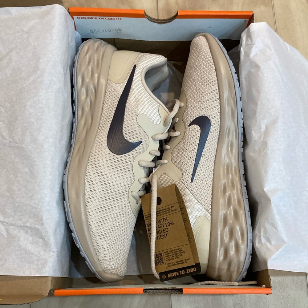 Men’s Nike Revolution (oatmeal) sneakers